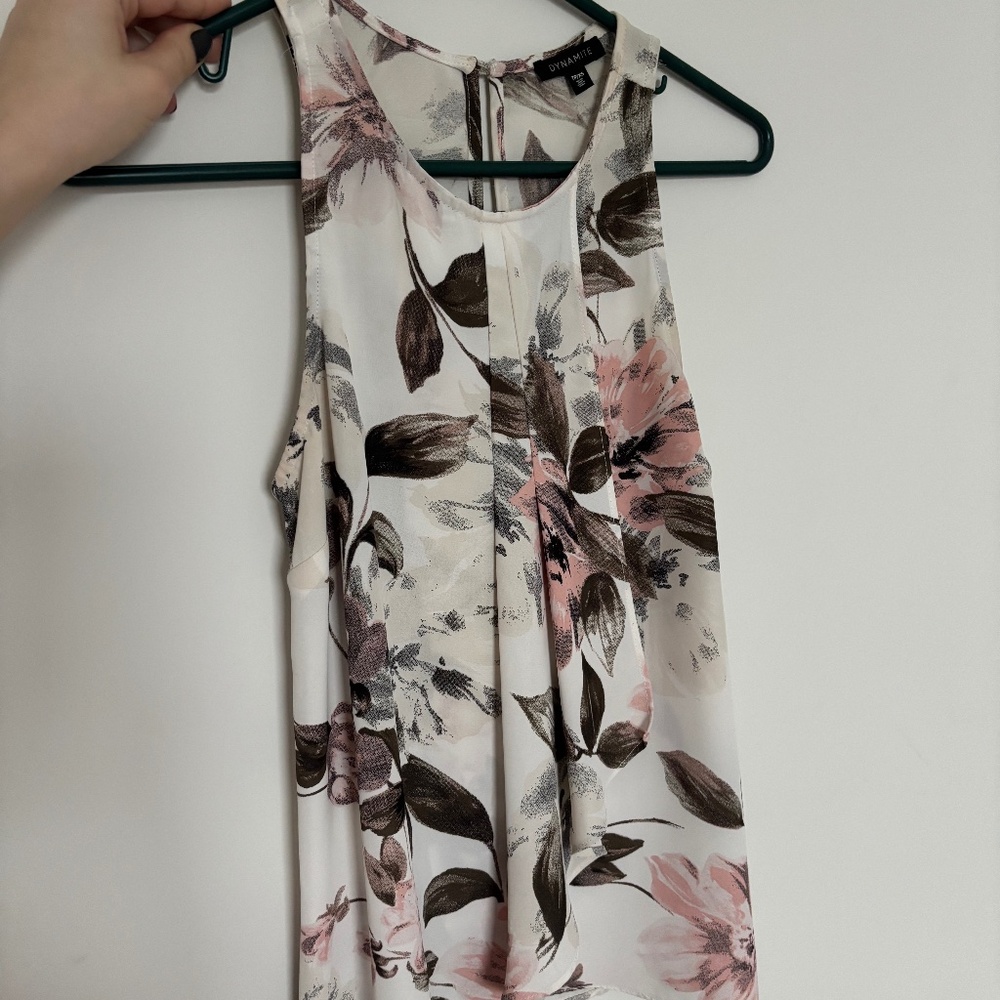 Sleeveless dynamite floral blouse